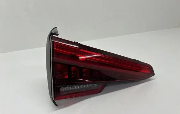 Tailgate rear/tail lights