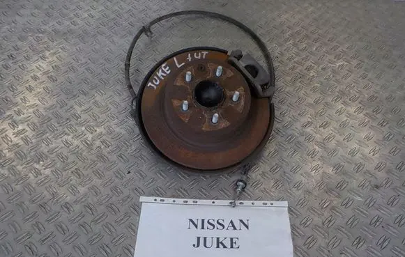 Nissan Juke I F15 Rear wheel hub spindle/knuckle 