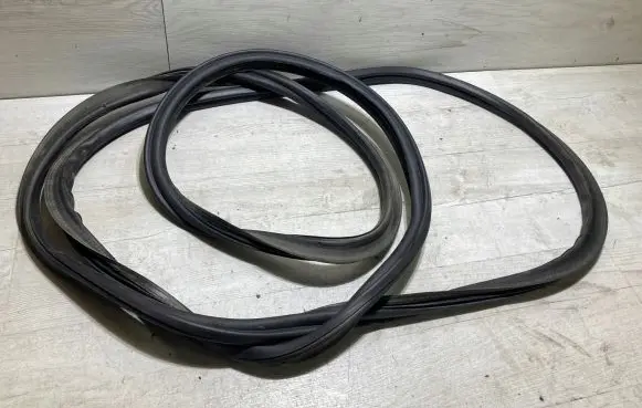 Skoda Octavia Mk3 (5E) Seal rubber (tailgate) 5E5827705F