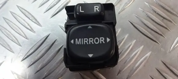 Toyota Corolla Verso E121 Wing mirror switch