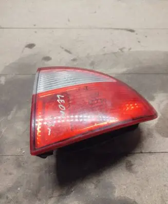 Seat Leon (1M) Rear/tail lights 1M6945112 1M6945096
