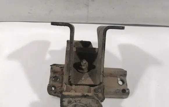 Nissan Terrano Engine mount bracket 112100F002