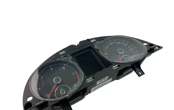 Volkswagen PASSAT B7 Speedometer (instrument cluster) 3AA920870J