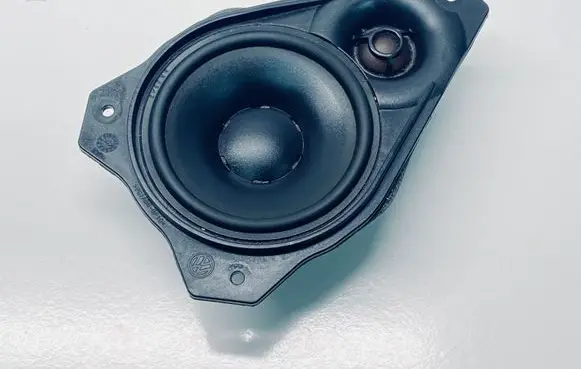 Volkswagen Touareg II Panel speaker 7P6035827