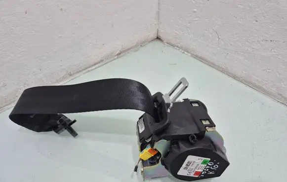 Volvo S60 Rear seatbelt 31462758