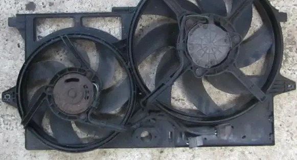Peugeot Expert Radiator cooling fan shroud 8240141 824.0141