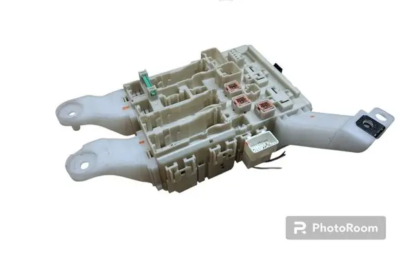 Toyota Auris 150 Fuse module 8273002130A