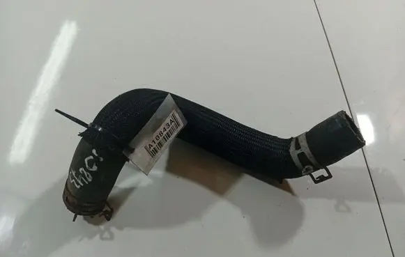 Engine coolant pipe/hose