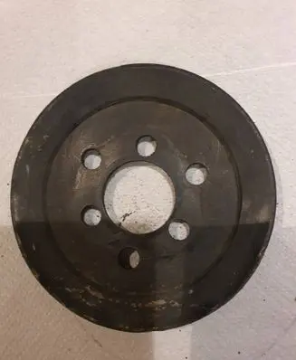 Volkswagen Golf III Power steering pump 037145255