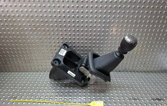 Dodge Caliber Gear shifter/selector 05062112AE