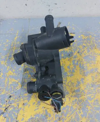 Volkswagen Polo III 6N 6N2 6NF Thermostat/thermostat housing 032121111D