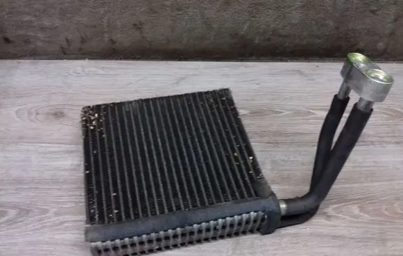Air conditioning (A/C) radiator (interior)