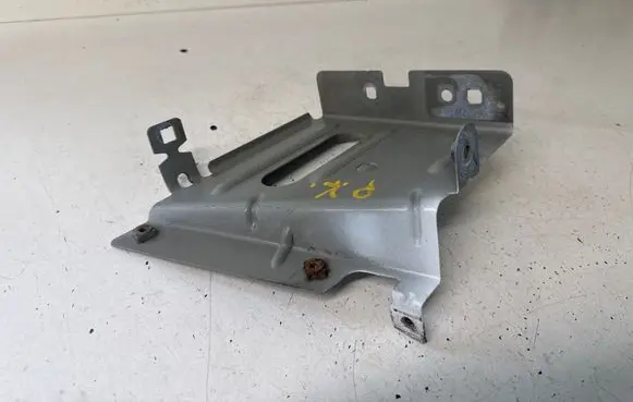 Renault Master III Fender mounting bracket 13G37490R