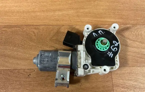 BMW 5 E60 E61 Front door window regulator motor 7075669 52926070 2277029