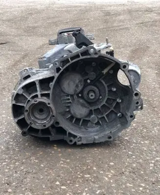 Volkswagen PASSAT B7 Manual 6 speed gearbox NFU