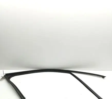 Volkswagen Touareg III Front door glass trim molding 760837432B