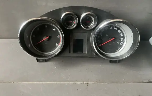 Speedometer (instrument cluster)
