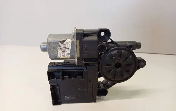 Volkswagen PASSAT B7 Front door window regulator motor 3C0959792C