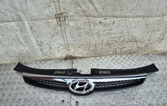 Hyundai i30 Front bumper upper radiator grill 863512R000