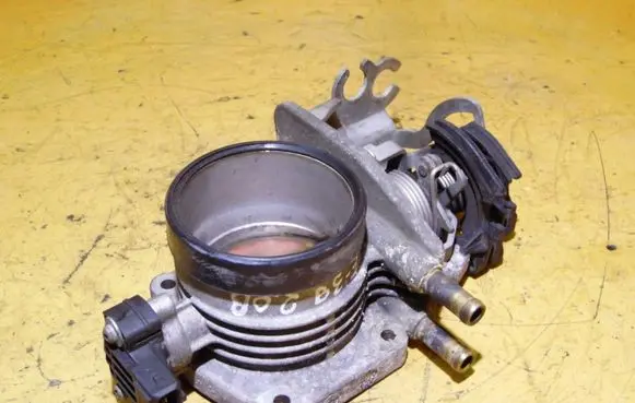 BMW 5 E39 Throttle valve