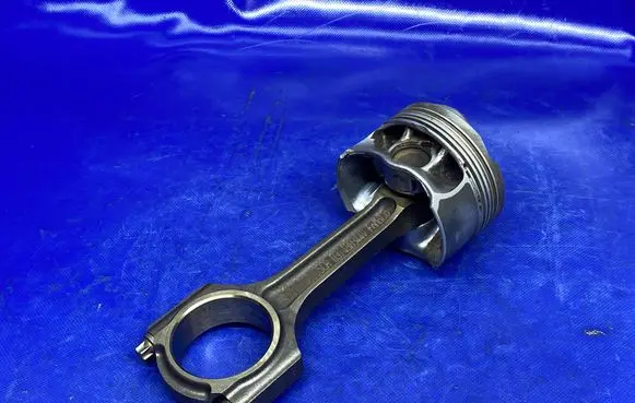 Ford Kuga II Piston with connecting rod RFCJ5G6205CA