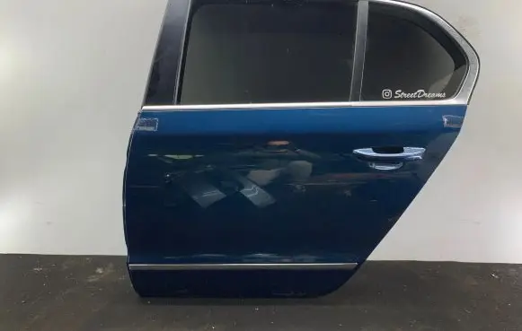 Skoda Superb B6 (3T) Rear door 3T5833055