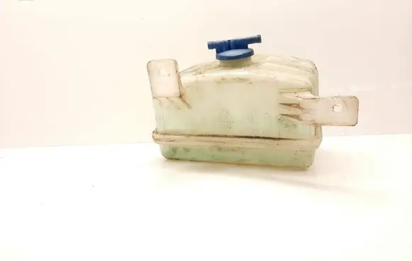 KIA Carens I Windshield washer fluid reservoir/tank