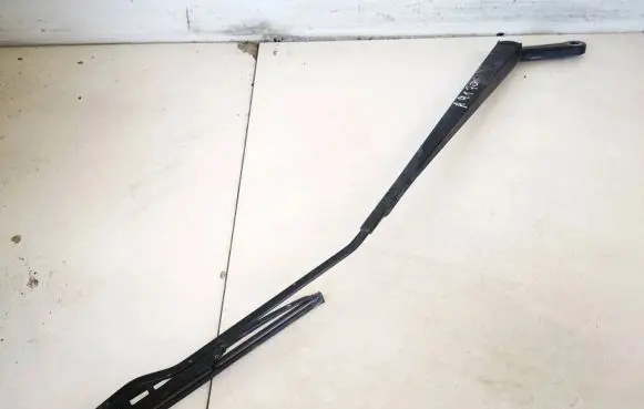 Peugeot 206 Front wiper blade arm