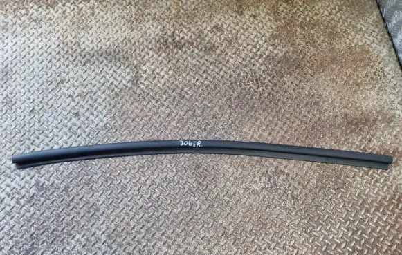 Dodge Challenger Rubber seal front coupe door 05065334AF P05065334AF 05065160AF