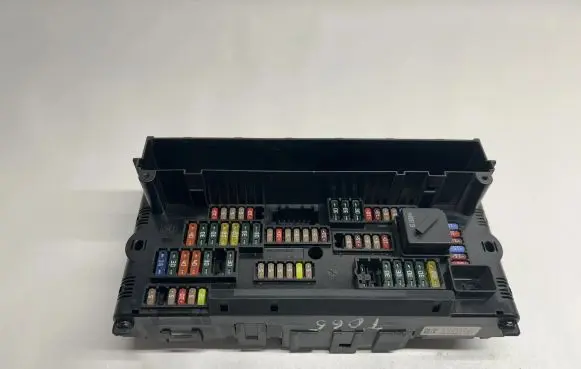 BMW 5 GT F07 Fuse module 9210861 921086101