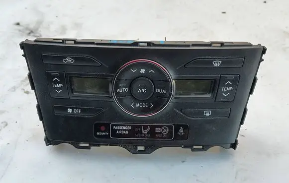 Toyota Auris 150 Climate control unit 55900-02300