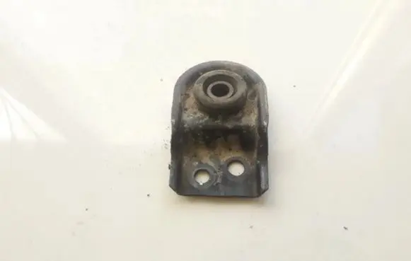 Volvo S40, V40 Radiator mount bracket MB925655