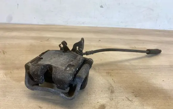 Opel Insignia A Rear brake caliper