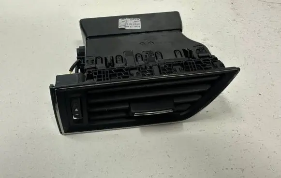 Skoda Superb B8 (3V) Dash center air vent grill 3V0819701D 11349 03042019