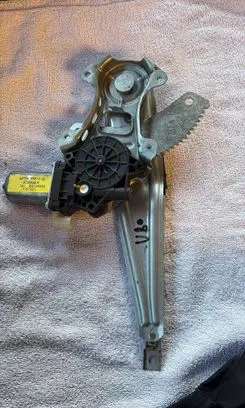 Nissan Note (E12) Rear door window regulator with motor 827213VV0A