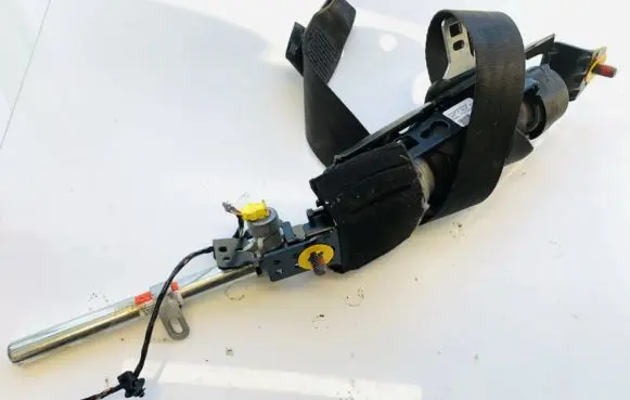Volvo C30 Front seatbelt 9123539