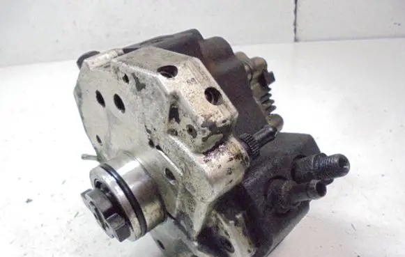 Volvo V70 Fuel injection high pressure pump 8642778