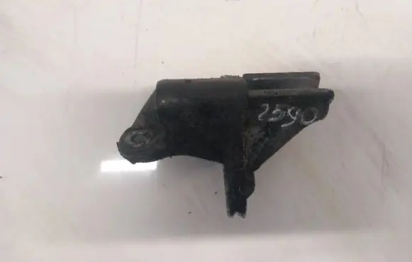 Engine mounting bracket