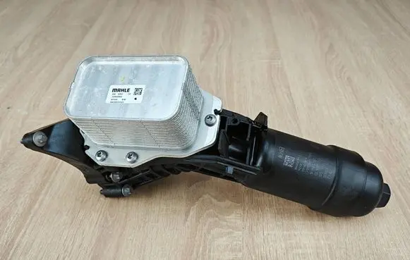 BMW 4 G22 G23 G24 G26 Oil filter mounting bracket 8580415