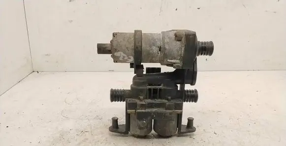 BMW 5 E39 Coolant heater control valve 8374994 1147412135