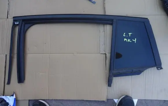 Ford Focus Rear vent window glass JX7BA25825