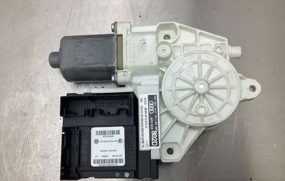 Audi A3 S3 8P Rear door window regulator motor 8P4959802D S006079022C 632737