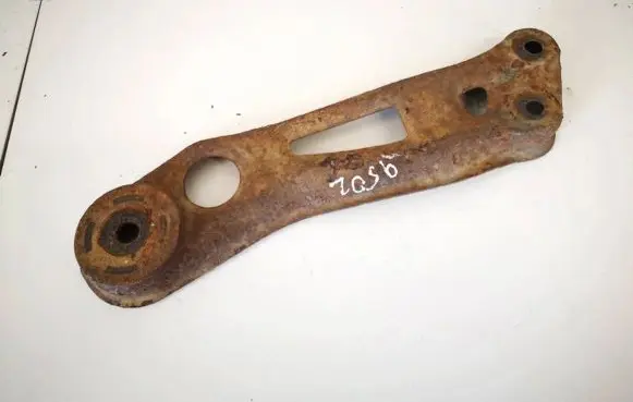 Nissan Murano Z50 Engine mounting bracket