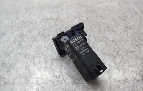 Skoda Superb B6 (3T) Glow plug pre-heat relay 0281003038 038907281D