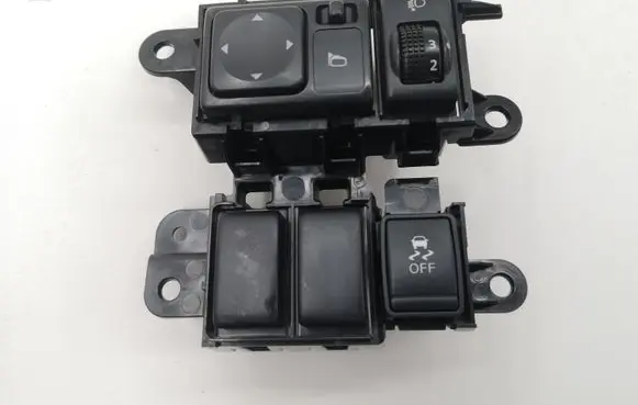 Nissan Juke I F15 Wing mirror switch