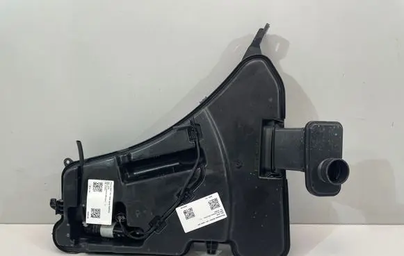 BMW 5 G30 G31 G38 Windshield washer fluid reservoir/tank 8071453