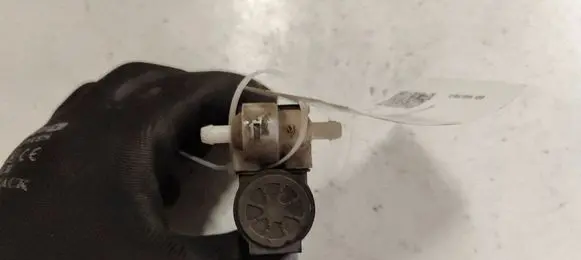 KIA Sportage Windscreen/windshield washer pump 985101F100