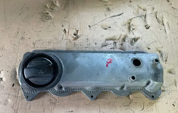 Volkswagen Golf IV Rocker cam cover 038103475D 038103469L 038103469F
