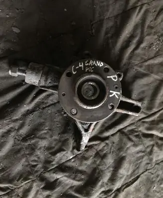 Citroen C4 Grand Picasso Front wheel hub spindle knuckle