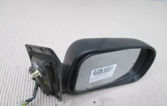 Mitsubishi Space Runner Front door electric wing mirror
